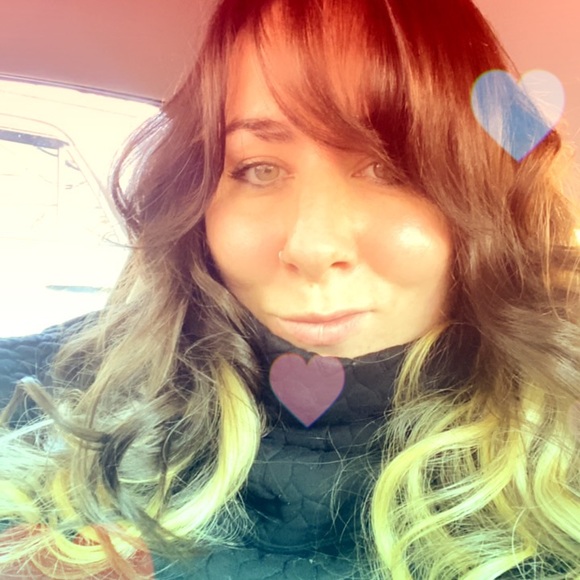 Meet your Posher, Laura - Picture 1 of 1